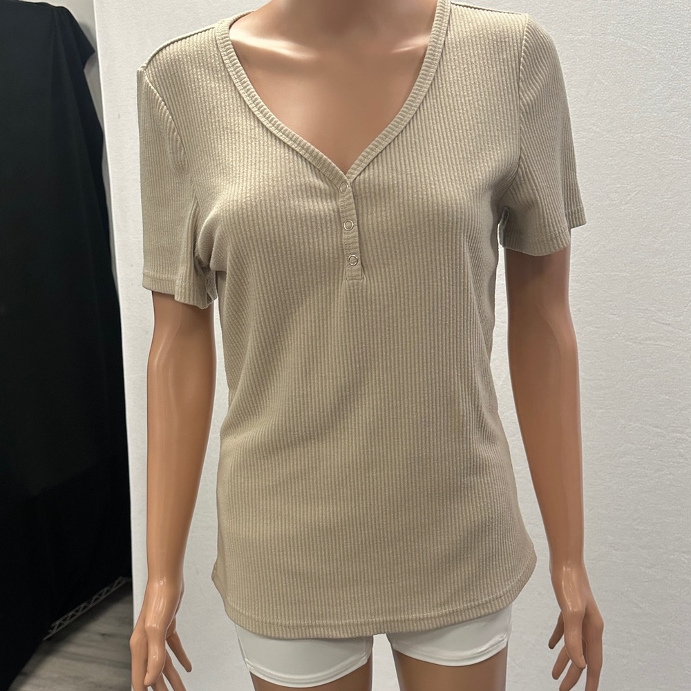 Ribbed V-Neck Short Sleeve Tee in Beige